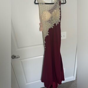 Gorgeous wine dress!